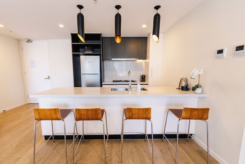 Two Bedroom Sub-Penthouse thumbnail 5