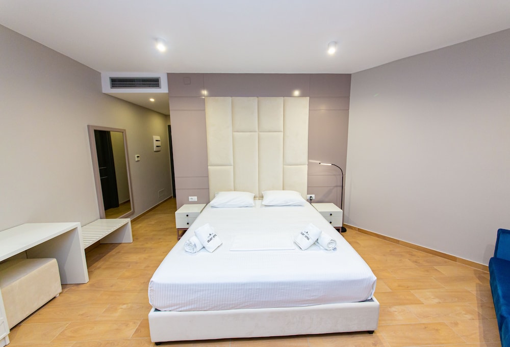 Deluxe Triple Room photo 2