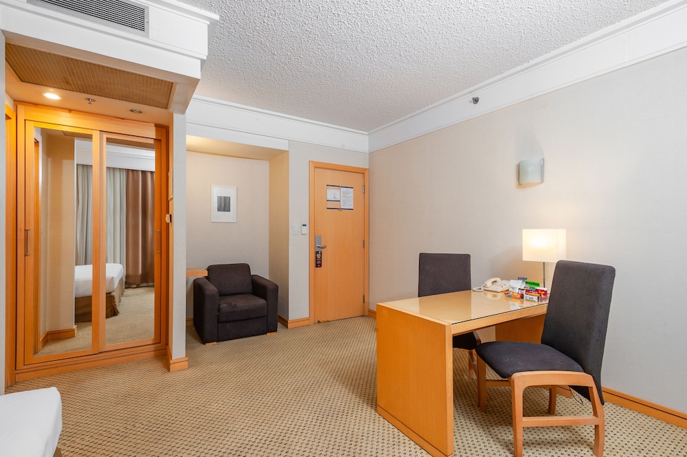 Deluxe Room - Photo 5