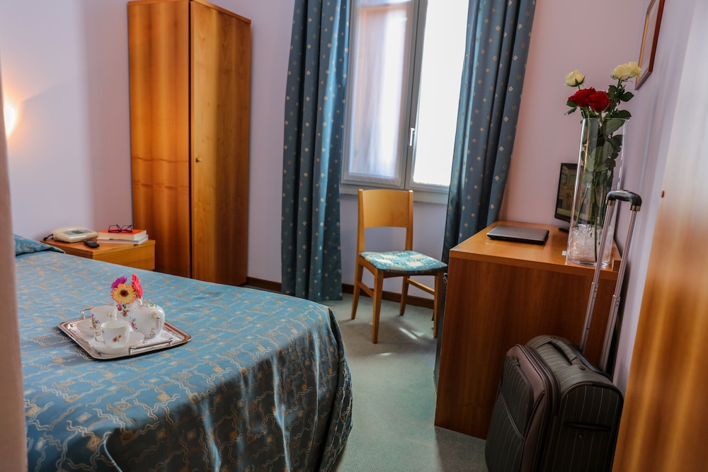 Standard Single Room, 1 Large Twin Bed photo 1