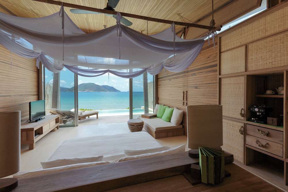 Beachfront Deluxe Pool Villa - Photo 4