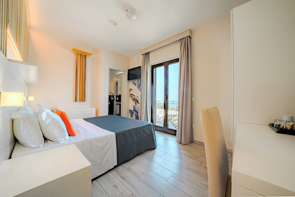 Classic Double Room, Sea View