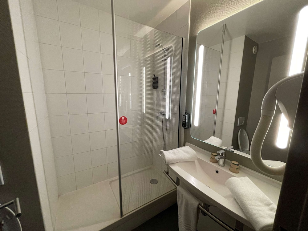 Standard Double Room, Multiple Beds - Photo 4