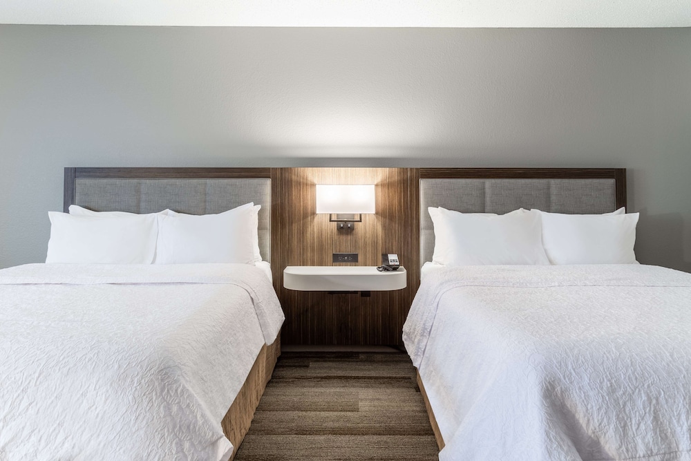 Standard room with two double beds - Photo 1