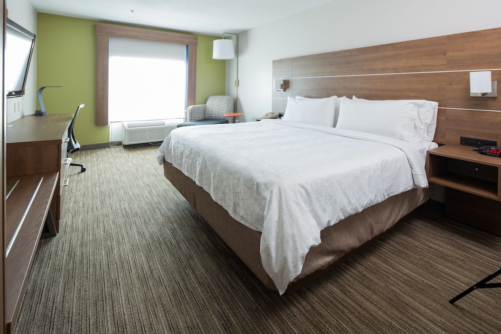 Standard Room, 1 King Bed, Accessible (Communication Accessible) - Photo 8