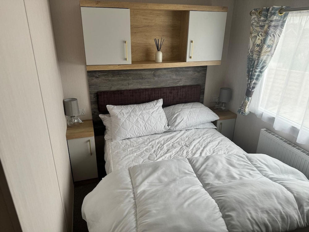 Exclusive Apartment, Ensuite, Lake View (Adult Only Fishing Breaks) photo 2