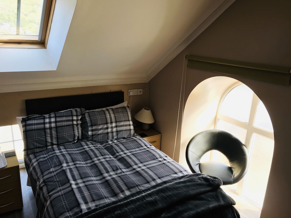 Business Double Room, 1 Double Bed, Ensuite, Mountain View (TWO) photo 2