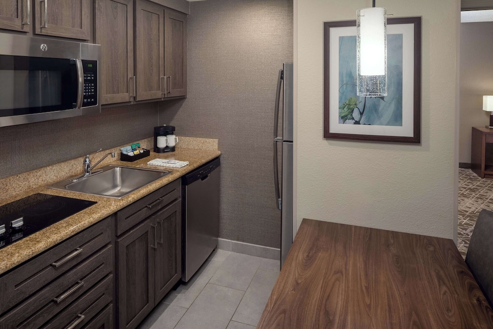 Suite, 2 Bedrooms - Photo 7