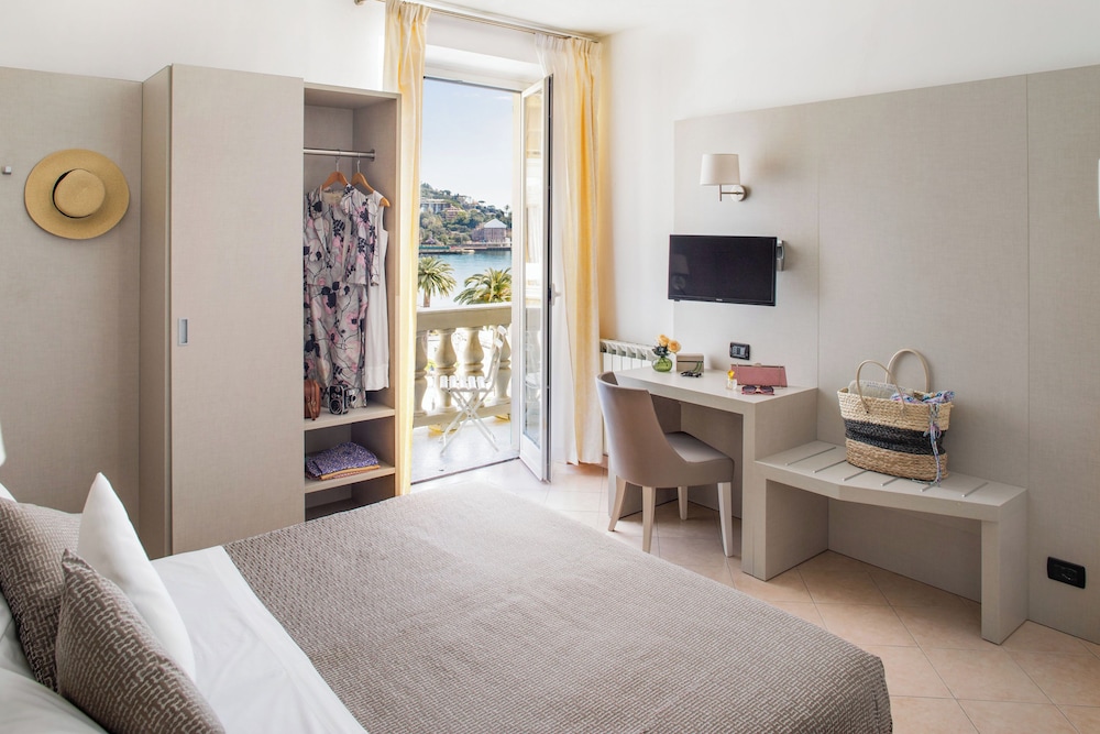Superior Double or Twin Room, Balcony, Partial Sea View - Photo 6