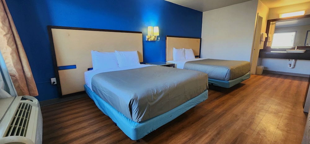 Standard Double Room, 2 Queen Beds, Non Smoking photo 1