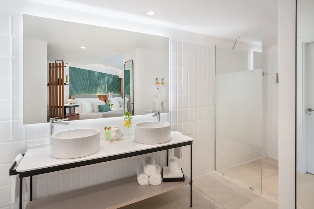 Junior Suite, 1 King Bed, Ocean View (Preferred Club) - Photo 7