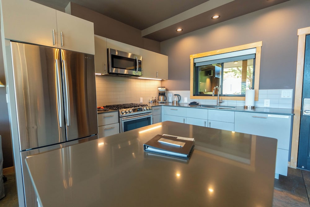 Sky Suite's - Premier Suite, 1 Bedroom, Sauna, Lake View photo 2