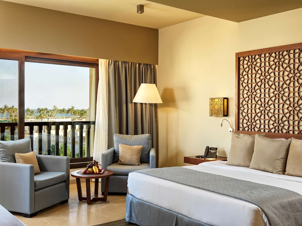 Family Room Lagoon View With Aqua Park Entrance