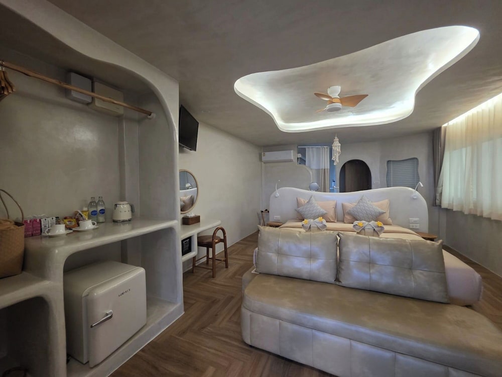 Luxe Suite with Plunge Pool and Seaview - Photo 14