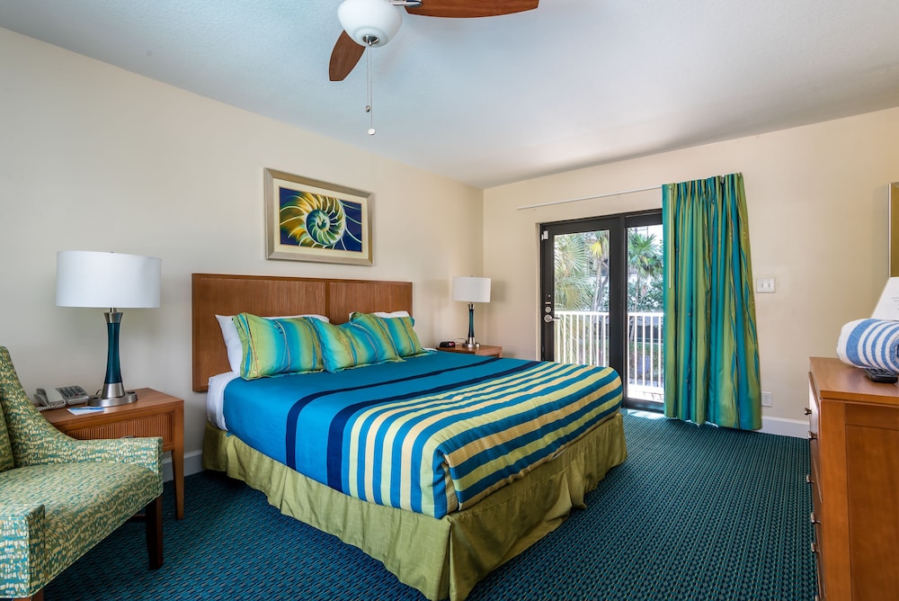 One Bedroom Condo, Multilevel, Kitchen, Pool View photo 2