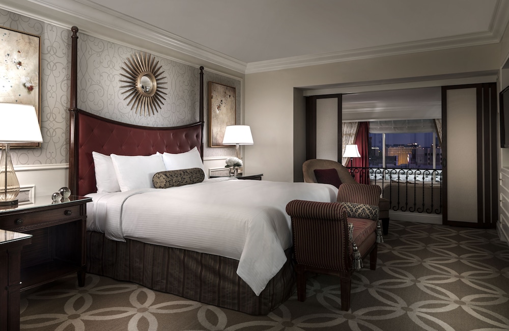Newly Remodeled Grand King Suite with Prestige Club Lounge Access - Photo 1