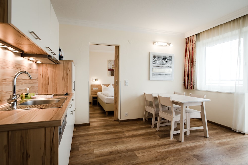 Deluxe Apartment, 1 Bedroom, Kitchen, Mountain View