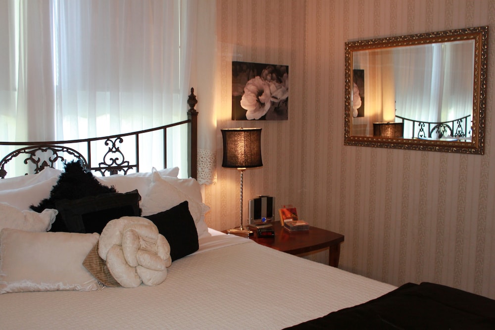 Standard House, 1 King Bed photo 2