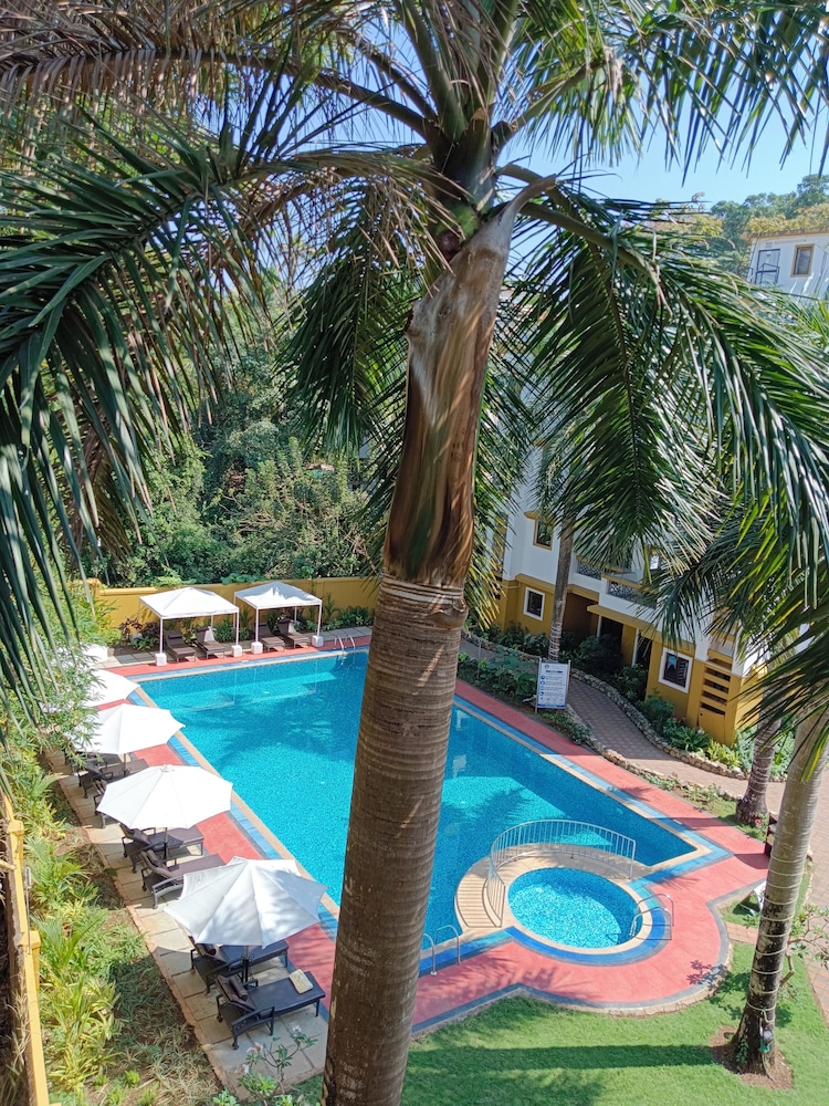 Luxury Room, Pool View - Photo 4