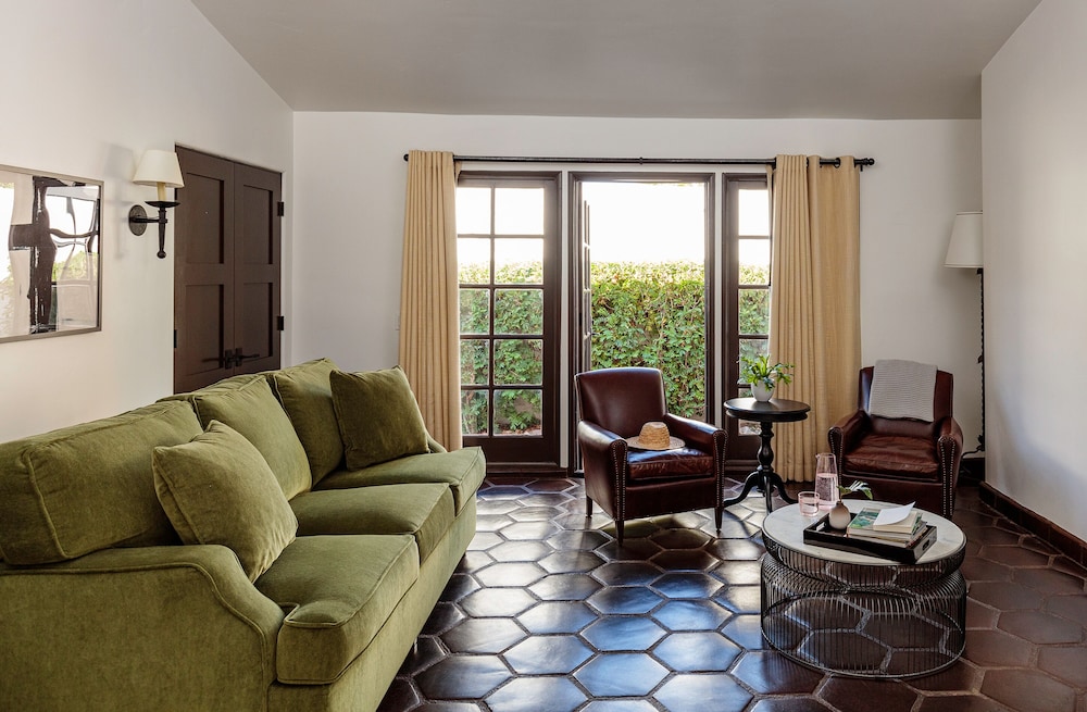 Suite (Melvyn's)