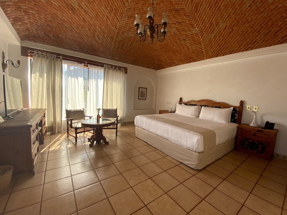 Romantic Suite with a Bathtub - Photo 6