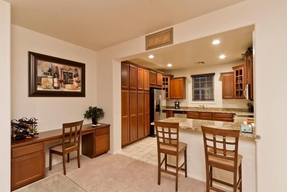 Condo, 3 Bedrooms photo 2