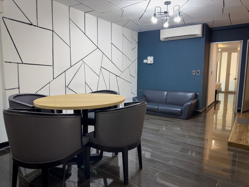 3-Bedroom apartment with jacuzzi, kitchen and small patio photo 2