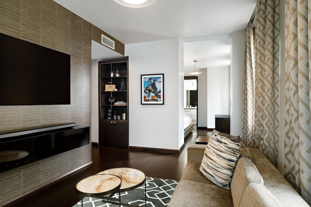 Suite, 1 King Bed with Sofa bed (Hearing Accessible) photo 2