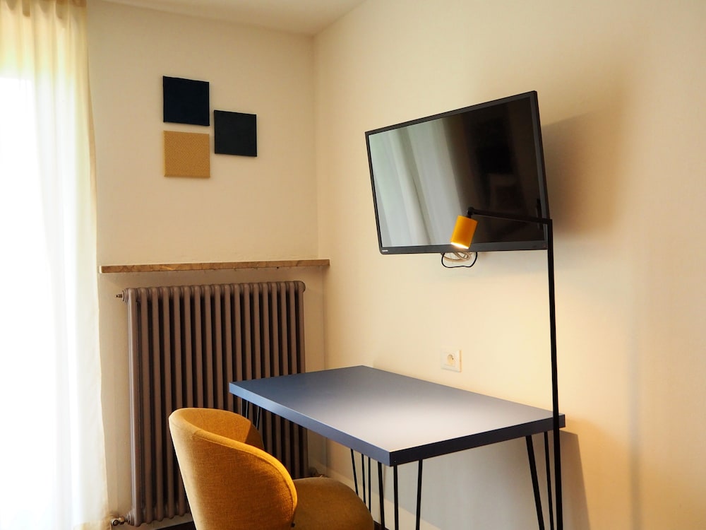 Panoramic Quadruple Room, Mountain View, Corner photo 3