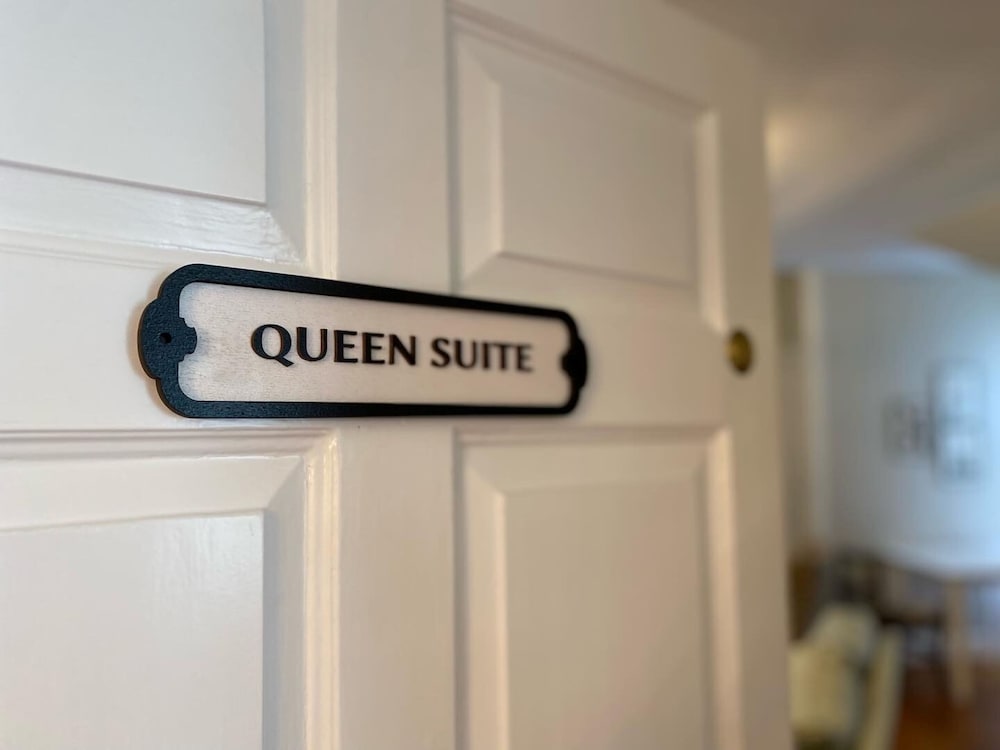 Luxury Suite photo 2
