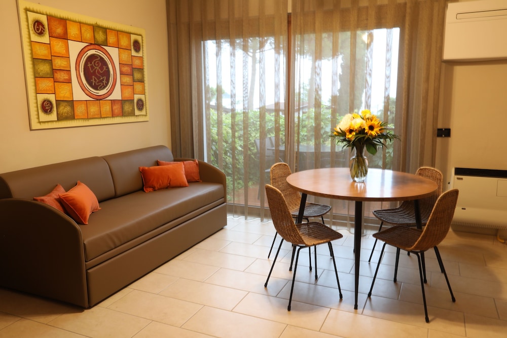 Panoramic Apartment, 1 Bedroom, Lake View, Beachside photo 3