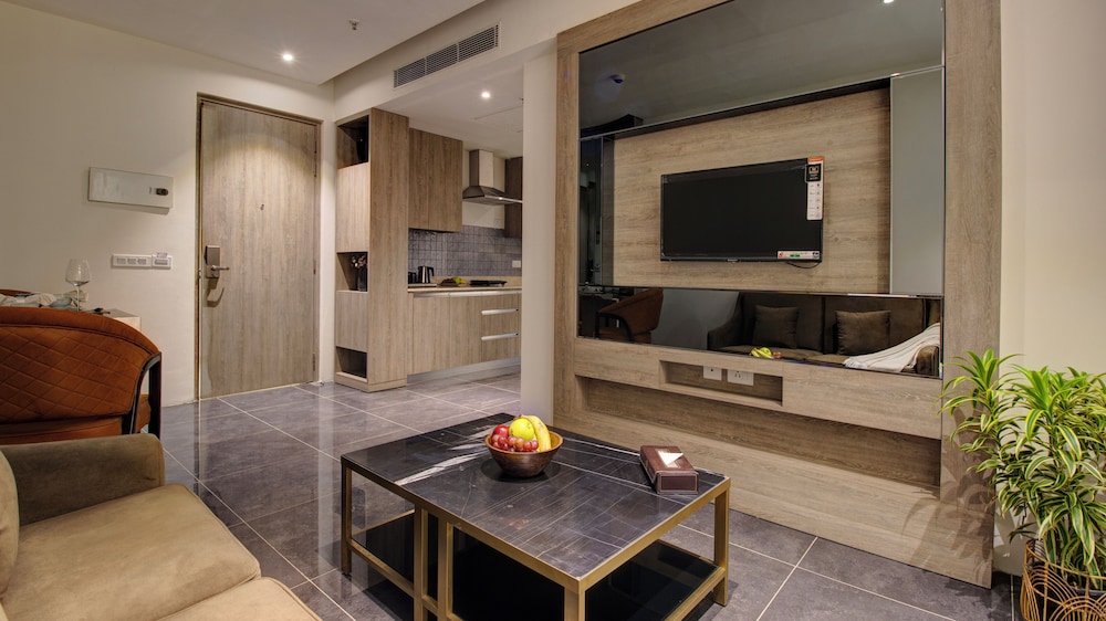 Premium Suite - Photo 9