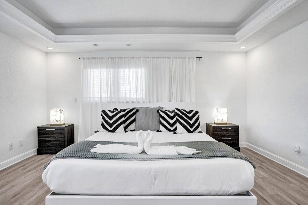 House (Multiple Bedrooms)
