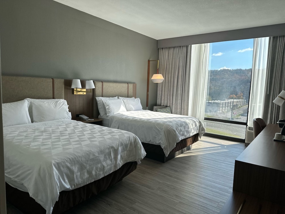 Premium Room, 2 Queen Beds, Mountain View - Photo 1
