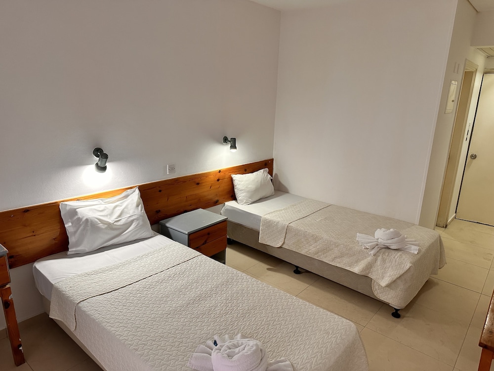 Basic Twin Room