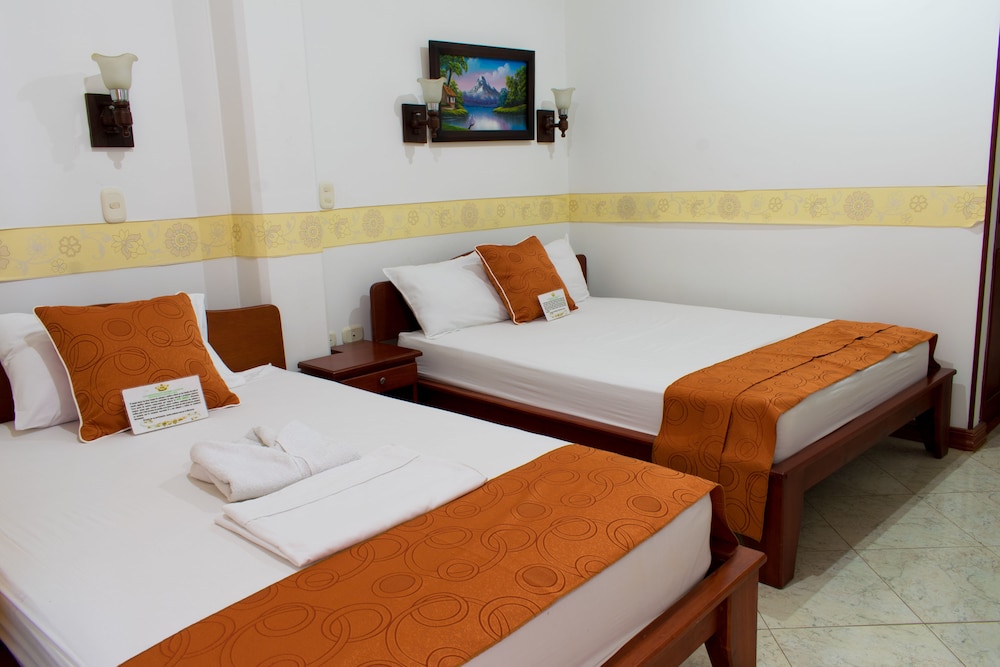Twin Room, Multiple Beds photo 2
