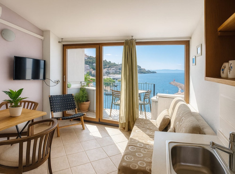 Apartment (One Bedroom apartment with Balcony an)