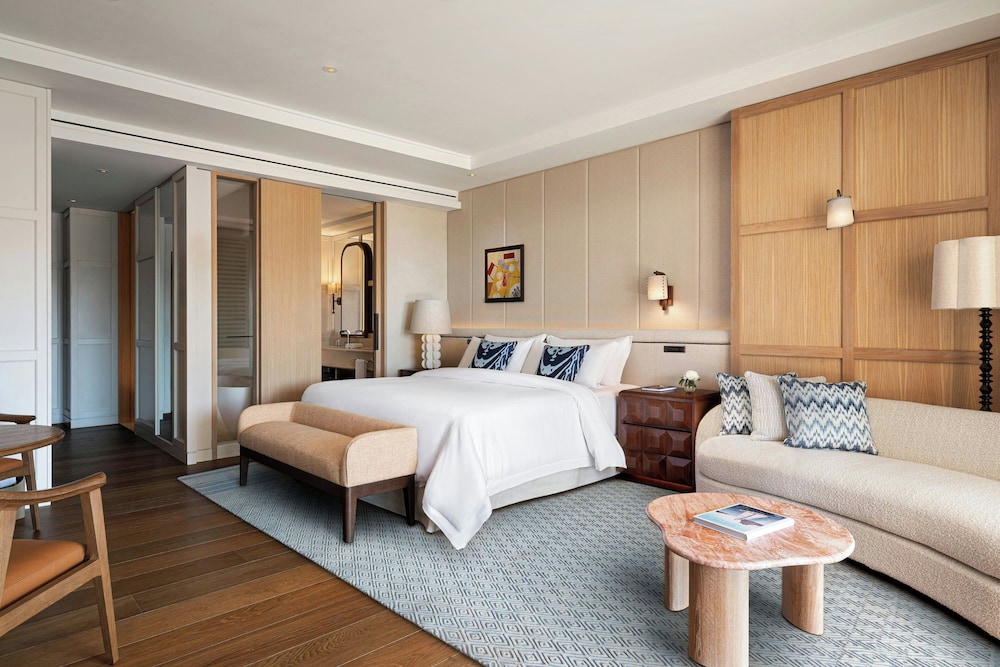 Grand Suite, 1 King Bed, Balcony