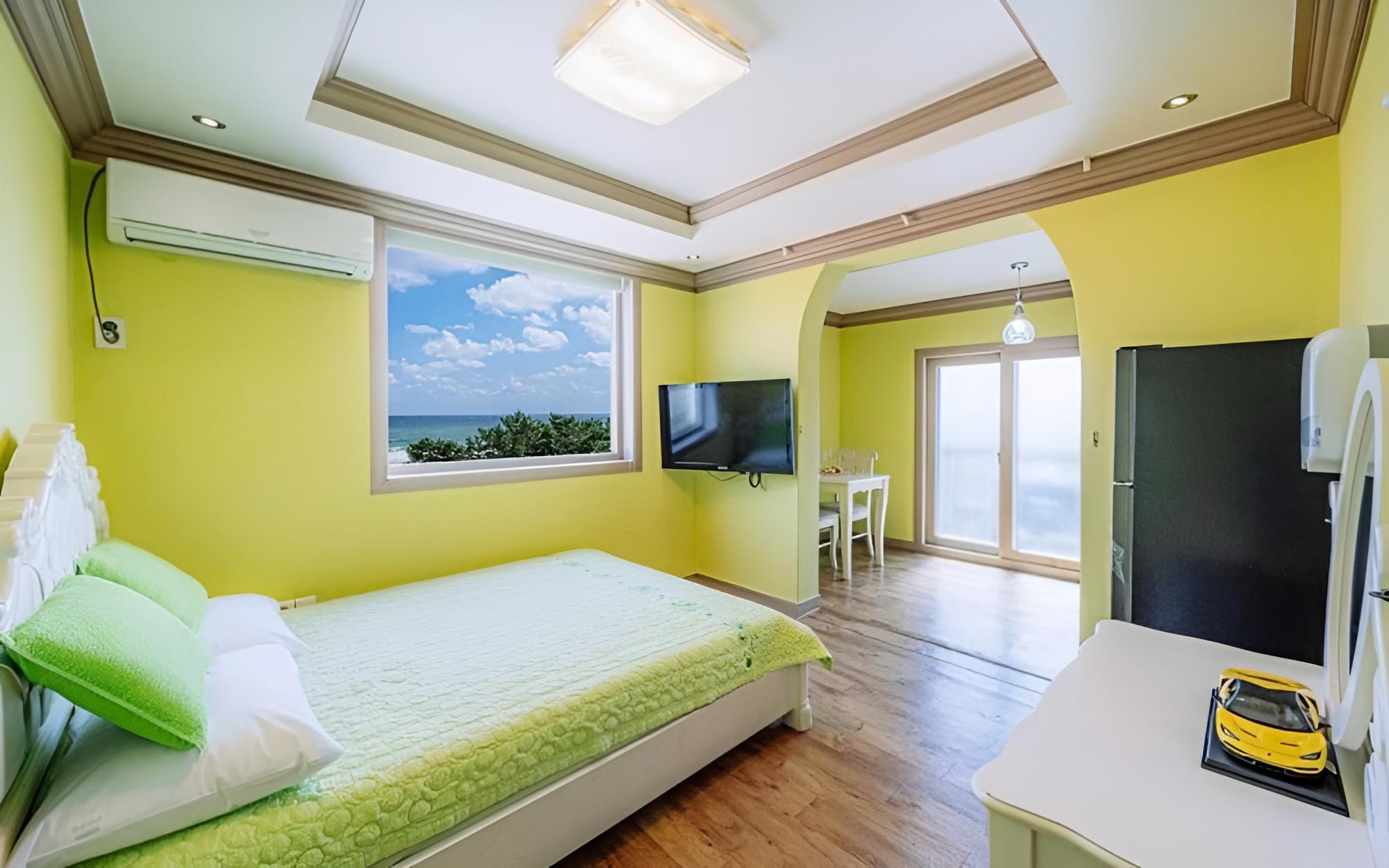 Room (Yellow 3rd floor (bed 2))