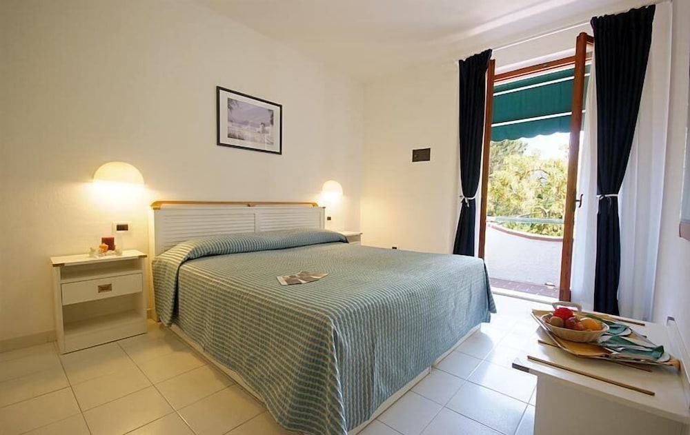 Superior Double or Twin Room, Patio, Garden View photo 1