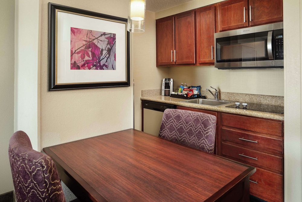 Suite, 1 Bedroom - Photo 5