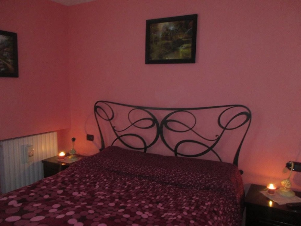 House, 2 Bedrooms photo 3