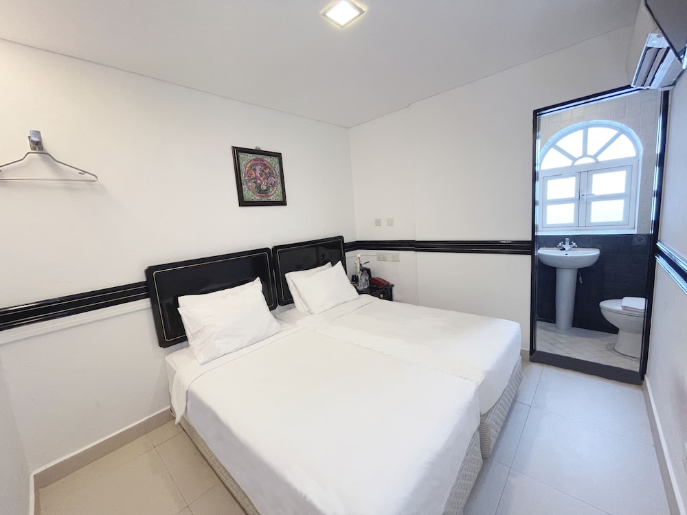 Superior Twin Room, 2 Twin Beds, City View photo 3