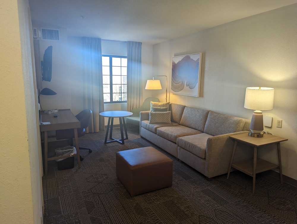 Suite, 1 King Bed, Accessible Bathtub (Communications) - Photo 6