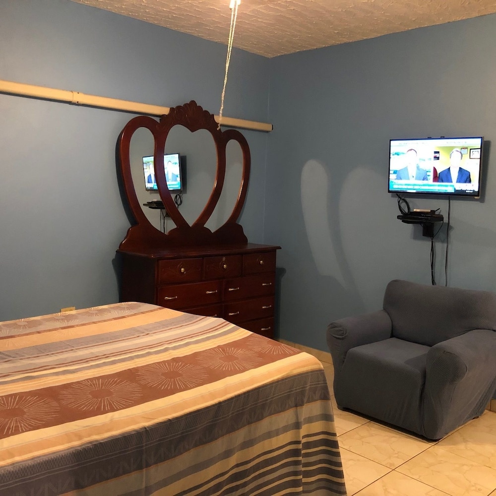Comfort Condo, 1 Queen Bed, Kitchen photo 3