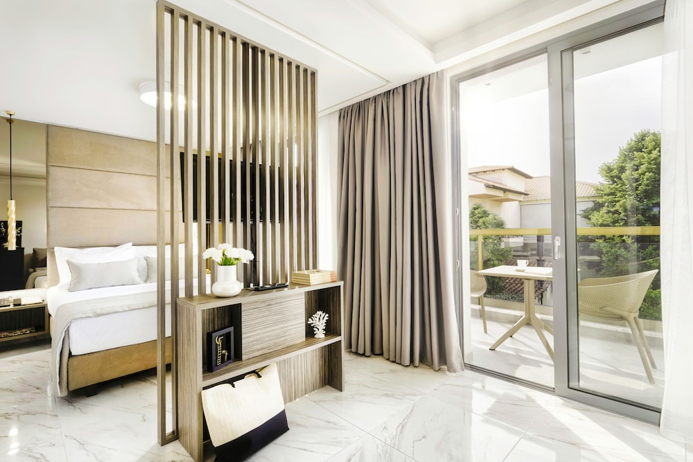 Deluxe Junior Suite - Photo 1