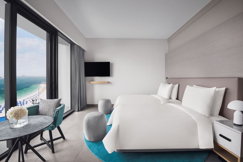 Deluxe Beach and Pool Twin Room