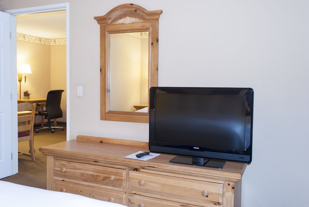 Premium Suite, 1 King Bed, Non Smoking - Photo 7