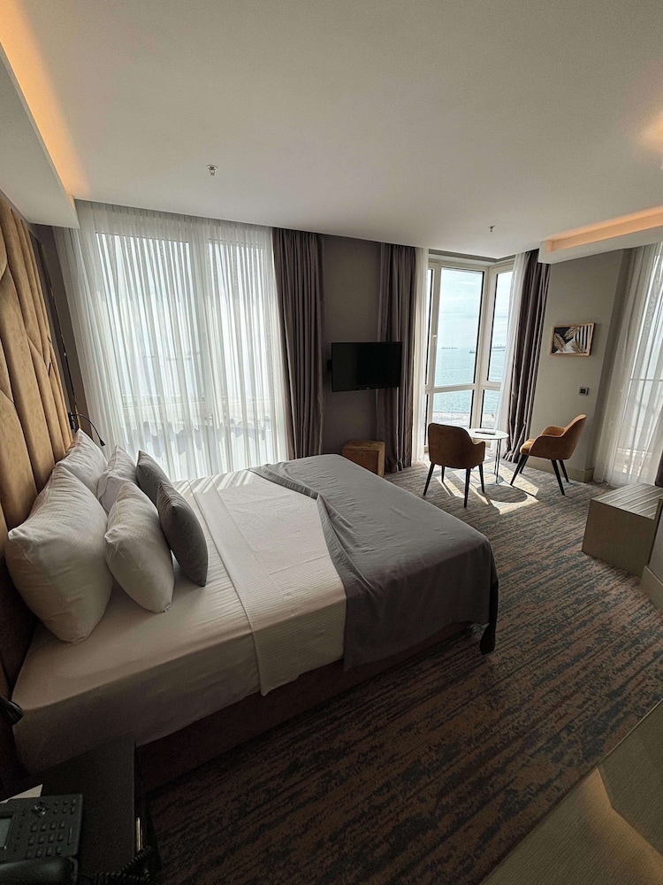 Junior Suite, 1 Double Bed, Non Smoking, Balcony (View)