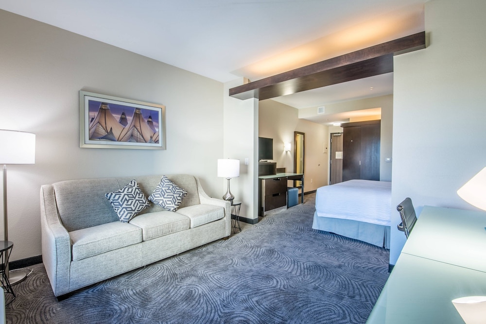 Suite, 1 King Bed with Sofa bed (City View) - Photo 7